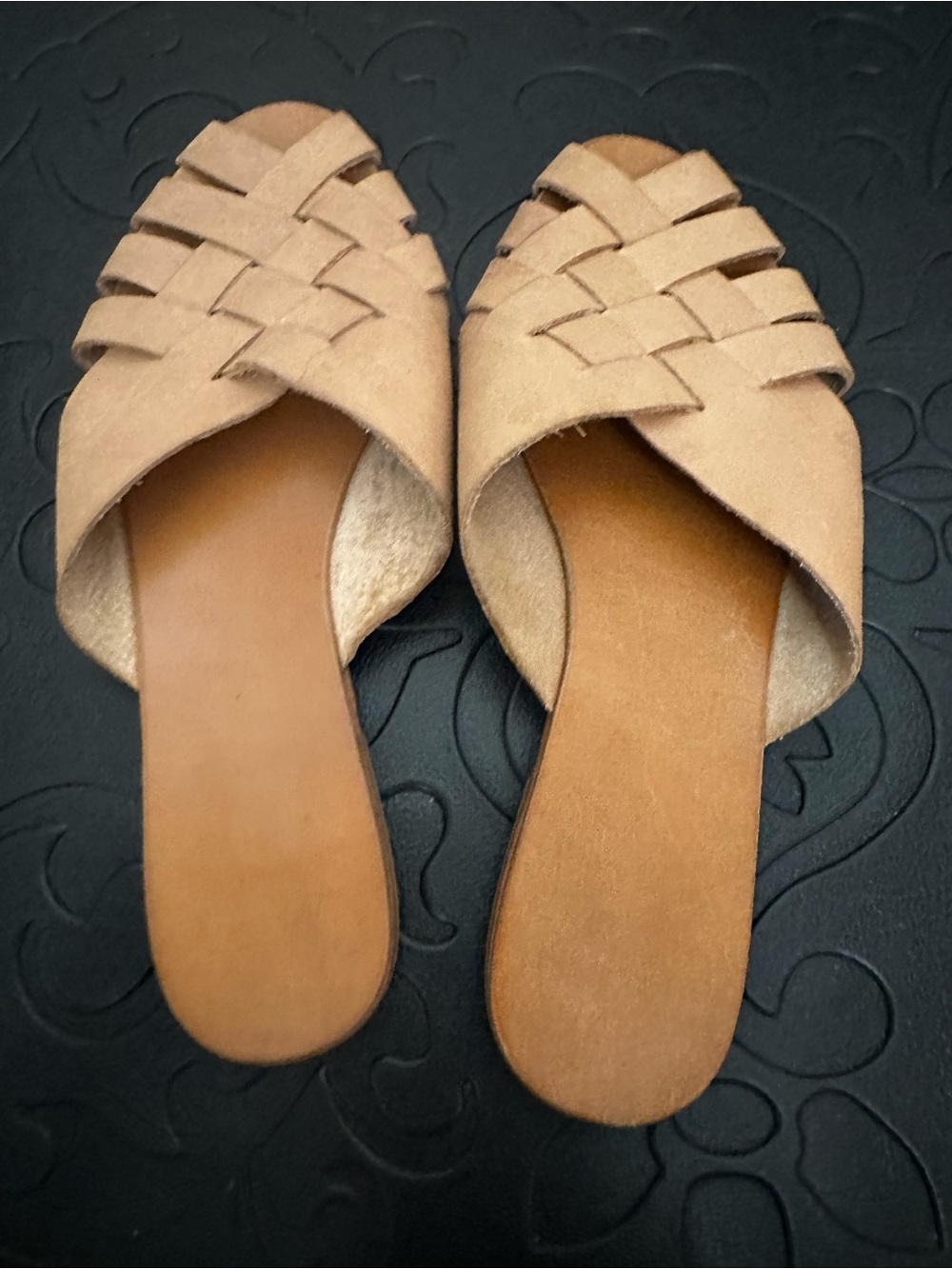Woven Italian leather Slide Sandals in Tan size 8 fits size 7